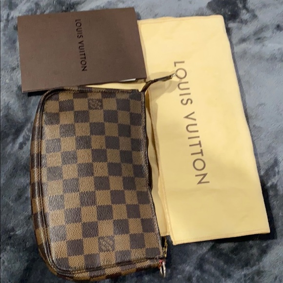 Louis Vuitton Handbags - Authentic Louis Vuitton Pochette.